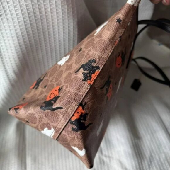 New Coach City Tote In Signature Canvas With Halloween Print - Picture 4 of 10